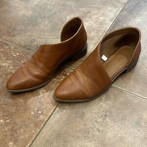Women’s cognac cutout flats size 6